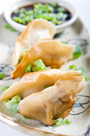 simsearch:400-05350825,k - deep fried chinese dumpling Foto de stock - Royalty-Free Super Valor e Assinatura, Número: 400-04107927