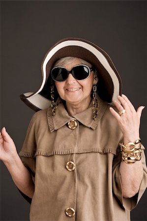 simsearch:400-04549198,k - Fashion portrait of a senior lady Photographie de stock - Aubaine LD & Abonnement, Code: 400-04108343