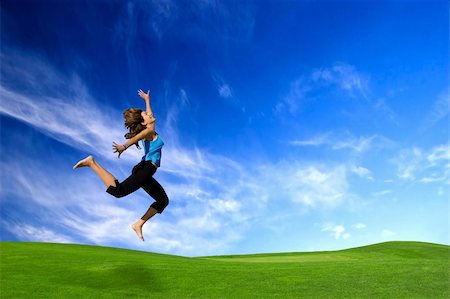 simsearch:400-06077546,k - Beautiful athletic woman jumping on a green meadow Stockbilder - Microstock & Abonnement, Bildnummer: 400-04109139