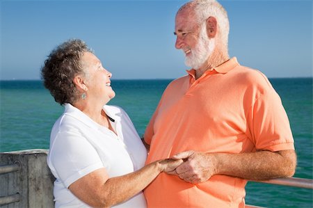 simsearch:400-04109826,k - Happy senior couple in love enjoying a romantic tropical vacation. Fotografie stock - Microstock e Abbonamento, Codice: 400-04102768