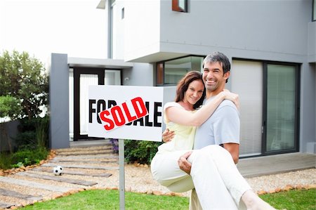 family with sold sign - Young lovely couple saling their house Stock Photo - Budget Royalty-Free & Subscription, Code: 400-04114643