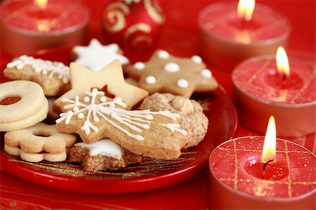 simsearch:400-04051271,k - Detail of delicious Christmas cookies with candles in red tone Foto de stock - Royalty-Free Super Valor e Assinatura, Número: 400-04115532