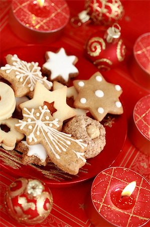simsearch:400-04051271,k - Detail of delicious Christmas cookies with candles in red tone Foto de stock - Royalty-Free Super Valor e Assinatura, Número: 400-04115533