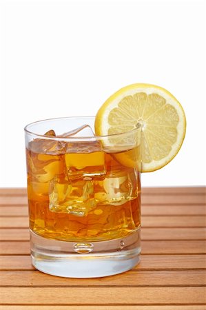 simsearch:400-06877048,k - A glass of ice tea with lemon slice on wooden background. Shallow depth of field Foto de stock - Royalty-Free Super Valor e Assinatura, Número: 400-04116100