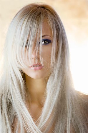 simsearch:400-06790945,k - attractive blond girl with long hair in a fashion portrait Photographie de stock - Aubaine LD & Abonnement, Code: 400-04116141