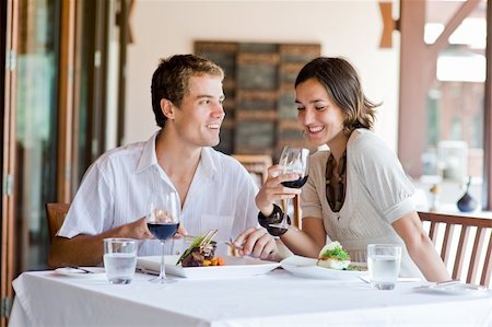 eastwestimaging (artist) - A young couple sitting at a table at an outdoor restaurant Foto de stock - Super Valor sin royalties y Suscripción, Código: 400-04116902