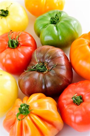 Close up group of multi colored heirloom tomatoes Photographie de stock - Aubaine LD & Abonnement, Code: 400-04117752