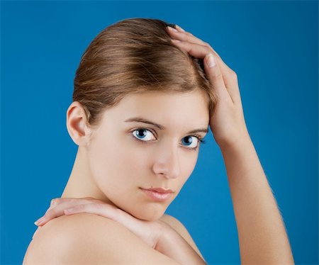 simsearch:400-05192072,k - Close up portrait of a beautiful female model isolated on a blue background Photographie de stock - Aubaine LD & Abonnement, Code: 400-04118003