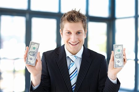 simsearch:400-05718322,k - Smiling businessman holding dollars in office Fotografie stock - Microstock e Abbonamento, Codice: 400-04118210