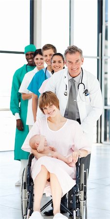 simsearch:400-05320841,k - Doctors attending to a patient and her newborn baby in hospital Stock Photo - Budget Royalty-Free & Subscription, Code: 400-04118476