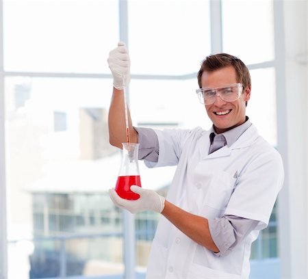 simsearch:400-06078063,k - Scientific making experiences in a laboratory Stock Photo - Budget Royalty-Free & Subscription, Code: 400-04118500