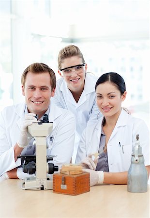 simsearch:400-06078063,k - Scientific making experiences in a laboratory Stock Photo - Budget Royalty-Free & Subscription, Code: 400-04118512