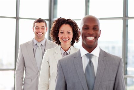 simsearch:400-04130666,k - Smiling businesswoman in a line with her colleagues Foto de stock - Royalty-Free Super Valor e Assinatura, Número: 400-04119286