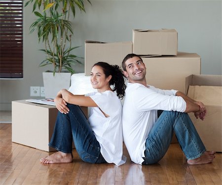 family with sold sign - Happy Young Couple Moving House Stock Photo - Budget Royalty-Free & Subscription, Code: 400-04111758