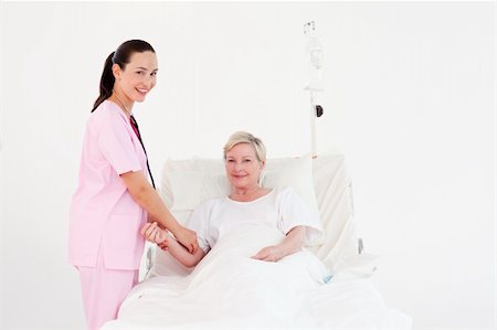 simsearch:400-04311151,k - Young Nurse measuring an elderly patients Pulse Stockbilder - Microstock & Abonnement, Bildnummer: 400-04112083