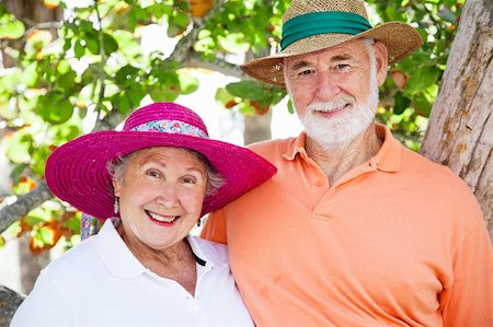 simsearch:400-04109826,k - Sweet senior couple wearing their sun hats on vacation. Fotografie stock - Microstock e Abbonamento, Codice: 400-04112828