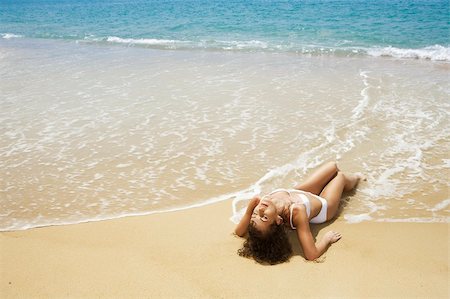 simsearch:400-04021231,k - Portrait of beautiful girl having good time on tropical beach Stockbilder - Microstock & Abonnement, Bildnummer: 400-04113722