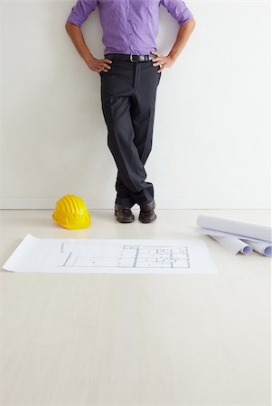 simsearch:400-04193857,k - cropped view of mid adult architect leaning on wall and blueprints on floor. Copy space Foto de stock - Super Valor sin royalties y Suscripción, Código: 400-04124215