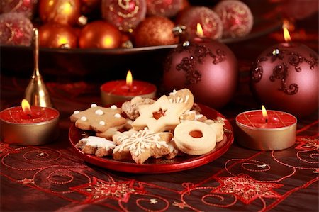 simsearch:400-04051271,k - Detail of delicious Christmas cookies with candles in red tone Foto de stock - Royalty-Free Super Valor e Assinatura, Número: 400-04124310