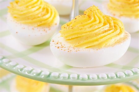 deviled egg - Deviled eggs sprinkled with paprika - a favorite party appetizer! Foto de stock - Super Valor sin royalties y Suscripción, Código: 400-04124765