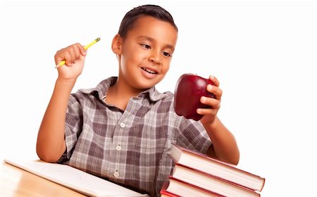 simsearch:400-04125503,k - Adorable garçon hispanique avec livres, Apple, crayon et papier isolé sur fond blanc. Photographie de stock - Aubaine LD & Abonnement, Code: 400-04125517