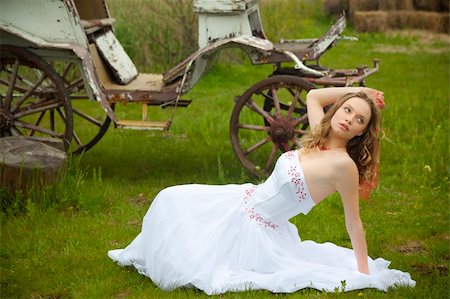 simsearch:400-04762831,k - beautiful bride and an old  carriage / retro style Stock Photo - Budget Royalty-Free & Subscription, Code: 400-04126196
