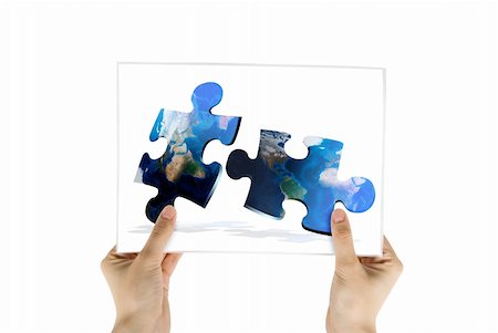 simsearch:400-05087119,k - Hand hold photo of global map puzzles communication on white background Foto de stock - Royalty-Free Super Valor e Assinatura, Número: 400-04126720