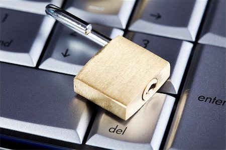 simsearch:400-04126889,k - Padlock and notebook computer Stock Photo - Budget Royalty-Free & Subscription, Code: 400-04126825