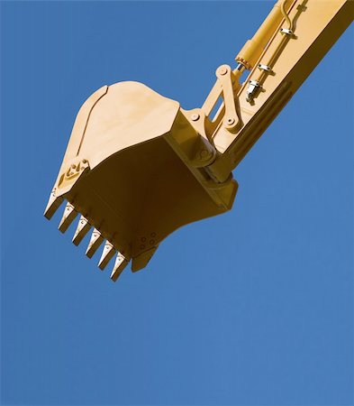 Bulldozer shovel opposite blue sky Foto de stock - Super Valor sin royalties y Suscripción, Código: 400-04127042