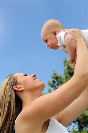 studio1one (artist) - Happy young mother holding her baby Foto de stock - Royalty-Free Super Valor e Assinatura, Número: 400-04128162