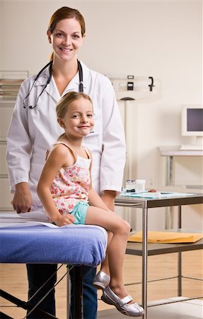 Doctor giving girl checkup in doctorÕs office Stock Photo - Budget Royalty-Free & Subscription, Code: 400-04128632