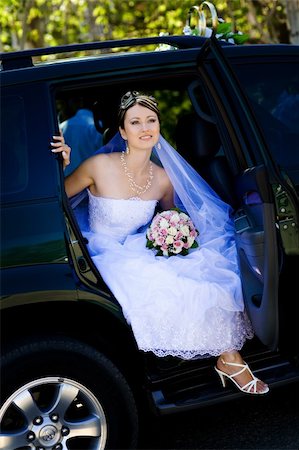 simsearch:400-04762831,k - happy bride with flower bouquet siting in the car Stock Photo - Budget Royalty-Free & Subscription, Code: 400-04120180