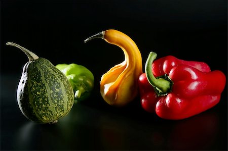 simsearch:400-04393618,k - Colorful vegetables still over black, pepper and pumpkin Foto de stock - Royalty-Free Super Valor e Assinatura, Número: 400-04120312