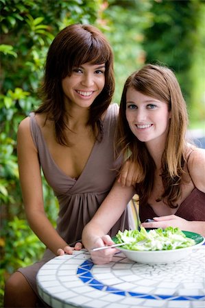 eastwestimaging (artist) - Two young attractive women having lunch together outside Fotografie stock - Microstock e Abbonamento, Codice: 400-04121027