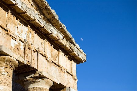 segesta - The Doric temple of Segesta (5th century BC, 6×14 columns); Sicily, Italy Foto de stock - Royalty-Free Super Valor e Assinatura, Número: 400-04122073