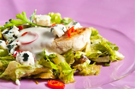 simsearch:400-04854606,k - Grilled chicken salad with blue cheese Foto de stock - Royalty-Free Super Valor e Assinatura, Número: 400-04122890