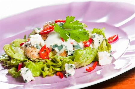 simsearch:400-04854606,k - Grilled chicken salad with blue cheese Foto de stock - Royalty-Free Super Valor e Assinatura, Número: 400-04122891