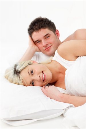 simsearch:400-04150404,k - Smiling young couple together in bed Stock Photo - Budget Royalty-Free & Subscription, Code: 400-04123180