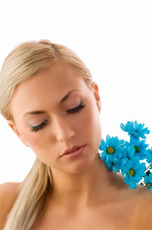 simsearch:400-03914122,k - pretty blond girl in a beauty portrait with blue daisy on her shoulder Foto de stock - Super Valor sin royalties y Suscripción, Código: 400-04123647