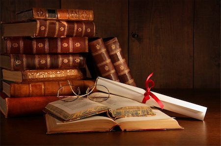 simsearch:614-01561572,k - Pile of old books with reading glasses on desk Stock Photo - Budget Royalty-Free & Subscription, Code: 400-04123655