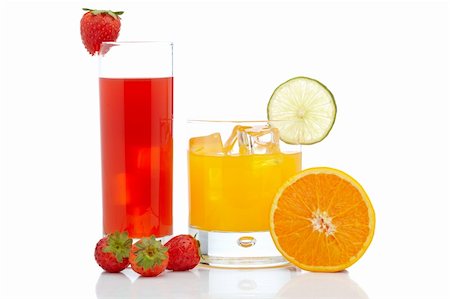 simsearch:400-04617727,k - A glass of orange juice with a lime slice and strawberry juice, reflected on white background Fotografie stock - Microstock e Abbonamento, Codice: 400-04123751