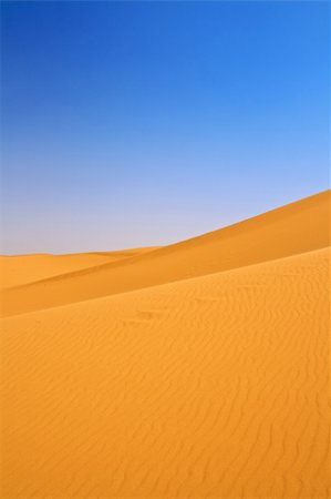 simsearch:400-05192544,k - sand dunes, Erg Chebbi, Morocco, focus set on the horizon Stock Photo - Budget Royalty-Free & Subscription, Code: 400-04135736