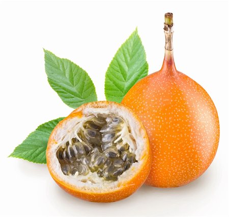 passiflora - Fruit de la passion un fond blanc Photographie de stock - Aubaine LD & Abonnement, Code: 400-04135732
