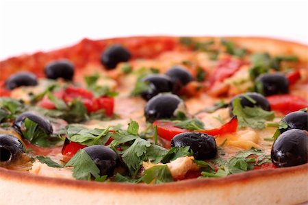 simsearch:600-06679311,k - Pizza savoureuse aux olives isolé sur fond blanc Photographie de stock - Aubaine LD & Abonnement, Code: 400-04135913