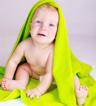 simsearch:400-04637418,k - Cheery baby covered with a green bath towel Stock Photo - Budget Royalty-Free & Subscription, Code: 400-04136806