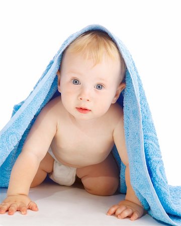 simsearch:400-04218582,k - Erstaunt Baby unter der blauen Badetuch Stockbilder - Microstock & Abonnement, Bildnummer: 400-04136803