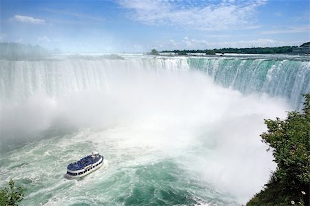 simsearch:400-07990271,k - Une image des chutes du Niagara du côté canadien. Photographie de stock - Aubaine LD & Abonnement, Code: 400-04130890