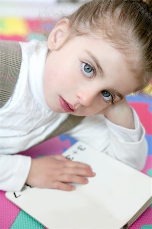 simsearch:400-06747549,k - Beautiful preschooler little girl sutdent learning with homework book Foto de stock - Super Valor sin royalties y Suscripción, Código: 400-04131891