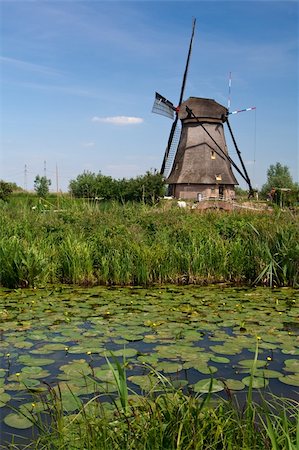 Moulin à vent traditionnel des pays-bas. Kinderdijk Photographie de stock - Aubaine LD & Abonnement, Code: 400-04132170