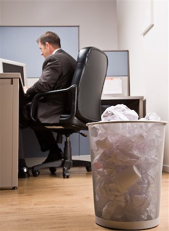 simsearch:400-04129016,k - Businessman at desk and trash basket Stock Photo - Budget Royalty-Free & Subscription, Code: 400-04132811